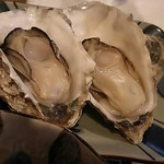 立ち拠り酒場 榮 - 2017.12.8  【蒸しガキ！！ (2ケ)】  700円