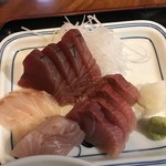 野毛おでん - スズキとカツオのお刺身。
      美味し。