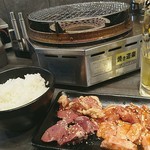 赤と霜 - ★ホルモン定食 694円 物足りない