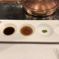 特選近江牛レストラン ティファニー - 岩塩、抹茶塩、ポン酢に
                滋賀県産の醤油