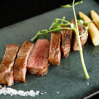 【国産牛ステーキ】厳選された赤身肉を目の前で焼き上げます！