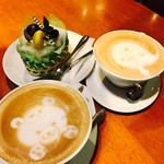 フジエダハウス - これはいつぞやのカフェ使い☕️
            ラテアート、毎回写真撮ってしまう♡
            ケーキも美味しいよー⭐︎