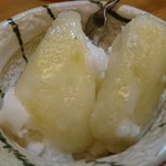 露石 - 中からリンゴ