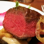 アジル - 蝦夷鹿のロースト 赤ワインのソース