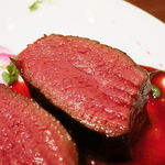 アジル - 蝦夷鹿のロースト 赤ワインのソース