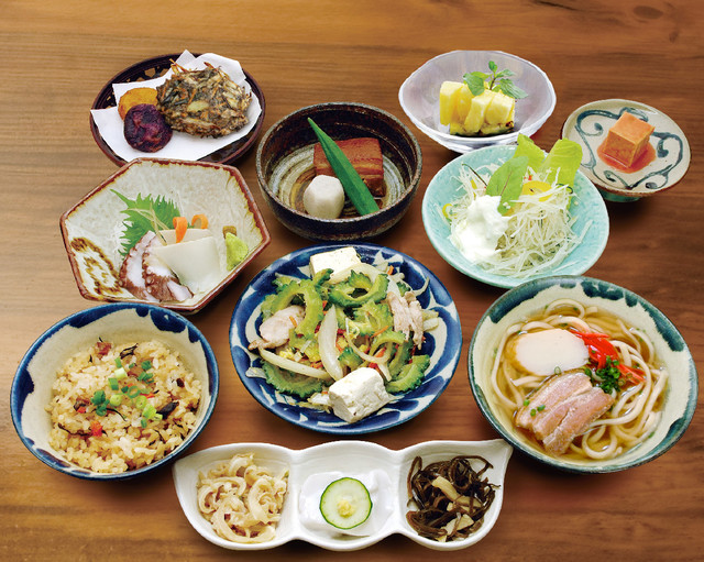 とぅばらーま （島唄と地料理） 牧志/沖縄料理 [食べログ]