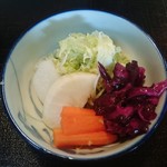 気賀亭 - 漬物もボリューミー！