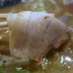 豚の骨 - このチャーシューが２枚入っています。 チャーシュー好きは＋２００円でチャーシューラーメンにできます。