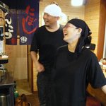 豚の骨 - 【本人許諾済】これは閉店後の写真ですが。 店内は満足感と笑いが溢れていました。 実際、まだ、営業中でも、笑いが溢れていました。 客商売とはこうでないと駄目ですよね。