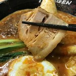 トロ〜〜っと柔らかなチャーシューが美味い