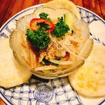 ベトナム料理コムゴン - 蓮の茎のシャキシャキサラダ