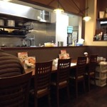からめ亭 - 内観写真:カウンターで出来上がりを眺めながら待つなんてのもいいですね♪ 2017/12/09