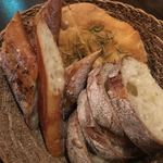 La Cachette - 種類豊富なパン