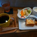 ポンズ カフェ - ブレンドコーヒーとモーニングサービス