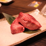 焼肉名匠 山牛 - 極厚タン