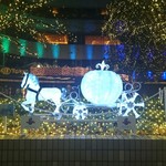 ロビーラウンジ 「マーブルラウンジ」 - ヒルトンの外に、シンデレラの馬車が。
      素敵～( ☆∀☆)