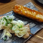 炭火伊酒場とりっとりあ - △やきとんネギごま油200円　×なんこつ入りつくね190円