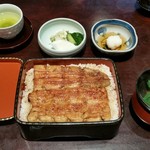 「鰻重」萩　３，８００円。