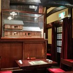 五代目 野田岩 - １Ｆ店内と往時のお店模型。