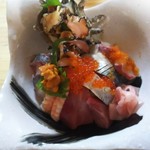 海さくら - １２月１２日の海鮮丼（特）？。（並）に具材を追加してもらいました。