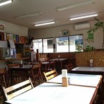 長崎ちゃんぽん　ふじや - 店内。テーブル席のみ