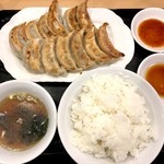 餃子市場 - 焼き餃子（12コ）定食（680円）