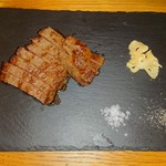 ご自慢のステーキ・塩と山葵で