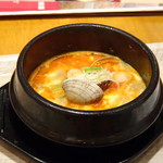 麦庵 - ◆スンドゥブ・・干しエビのお出汁もいい味わいで、「烏賊」や「アサリ（3個）」「お豆腐」「お野菜」などが入っていて美味しい。