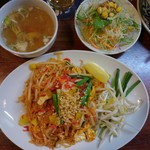 サバイチャイ タイ料理 - □ランチ パッタイセット 680円(内税)□