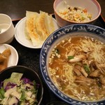 福来麺菜館 - ランチセット(チャーシュー麺と五目炒飯) 950円