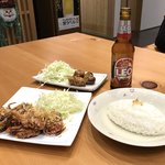 カニのにんにく胡椒炒めとタイビールセットとライスM