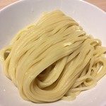 東京アンダーグラウンドラーメン 頑者 - 食欲をそそる艶々とした太麺。当然、Ｍサイズ(笑)('17/12/12)