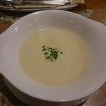 ガストホフ ハイ・ウイング - 夕食：じゃがいものポタージュ