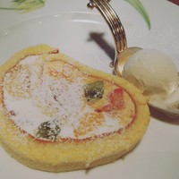 キハチ 青山本店 - トライフルロールとアイス