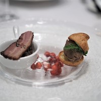 トレフミヤモト - アミューズ　イノシシのベーコンとレンズ豆のマリネ　ベキャスなどジビエ4種のパテを詰めたグージェール