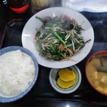 キッチンあべ - ニラ炒め（小ライス，みそ汁，漬物）