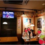 Daichan - 店内 (地下テーブル席)  見た目は可愛い3人衆