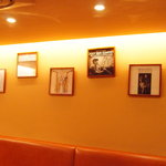 スウィートレイン - 壁のアナログ盤にはジャズ・ジャイアンツの直筆サイン