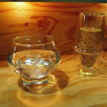 夜パフェ専門店パフェテリア　ベル - スパークリングワインと水