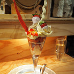 夜パフェ専門店パフェテリア　ベル - 苺とシャンパーニュのパフェ