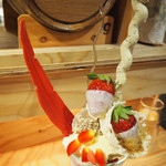 夜パフェ専門店パフェテリア　ベル - 苺とシャンパーニュのパフェ