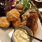 GRILL＆DINING 丸の内ディンドン - 蟹クリームコロッケｍスパイシーチキン、ソーセージ9盛り合わせ