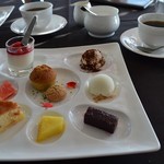 “９種のパティシエおすすめプレート ＆ コーヒー”