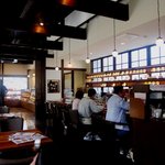 桜珈琲 - カウンター席とテーブル席があります