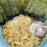 家系ラーメン まこと家 - ラーメン中盛￥800＋海苔￥100