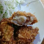 にしざわ食堂 - カキは熱々トロトロです