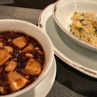 桃花春(神戸メリケンパークオリエンタルホテル) - 麻婆豆腐と炒飯