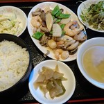 鳳鳴閣 - 週替定食 エビとキノコの塩味炒め880円
