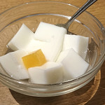 海乃家 - デザート杏仁豆腐プルプルミルクプリンぽくて美味しい