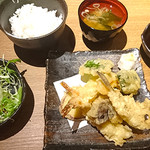 海乃家 - 天ぷら定食880円